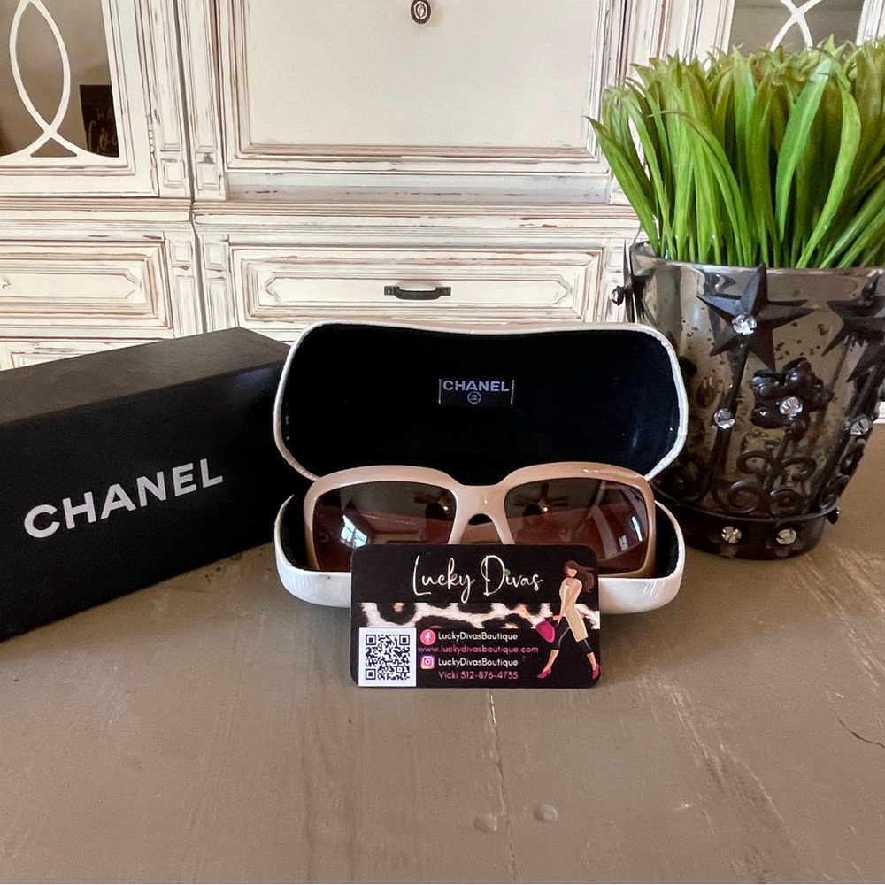 Chanel Sunglasses 5076H - Cream CC-Mother of Pearl Vintage